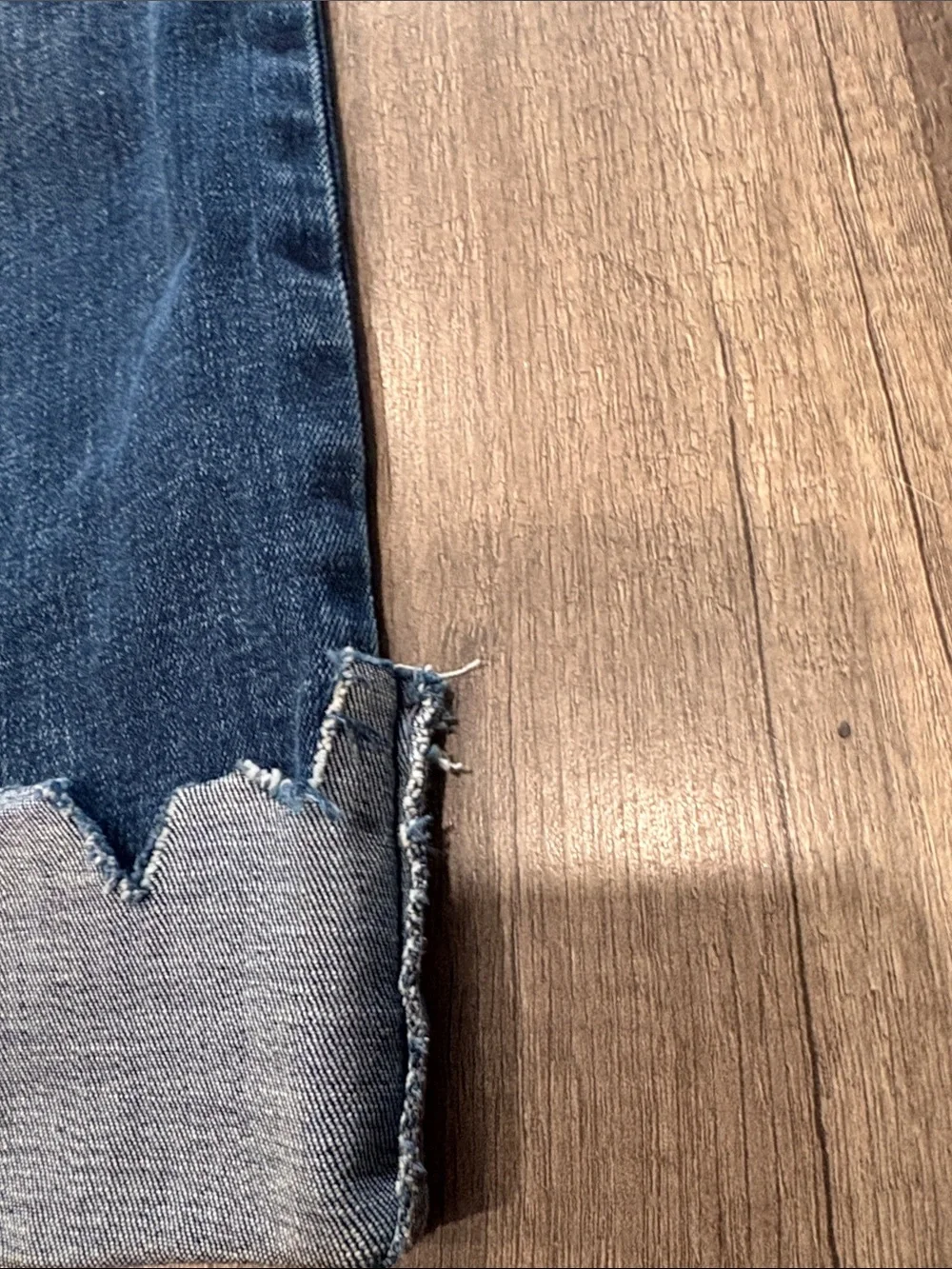 Women’s Dark Blue Cropped Jeans with Scalloped Hem